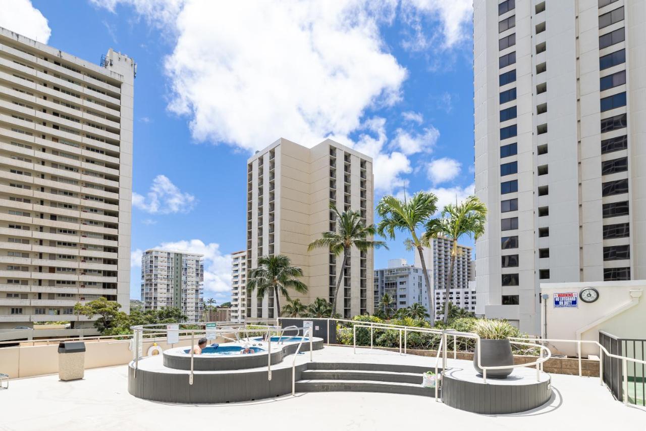 Cozy Waikiki Getaway, Stroll To Beach With Free Parking Гонолулу Экстерьер фото