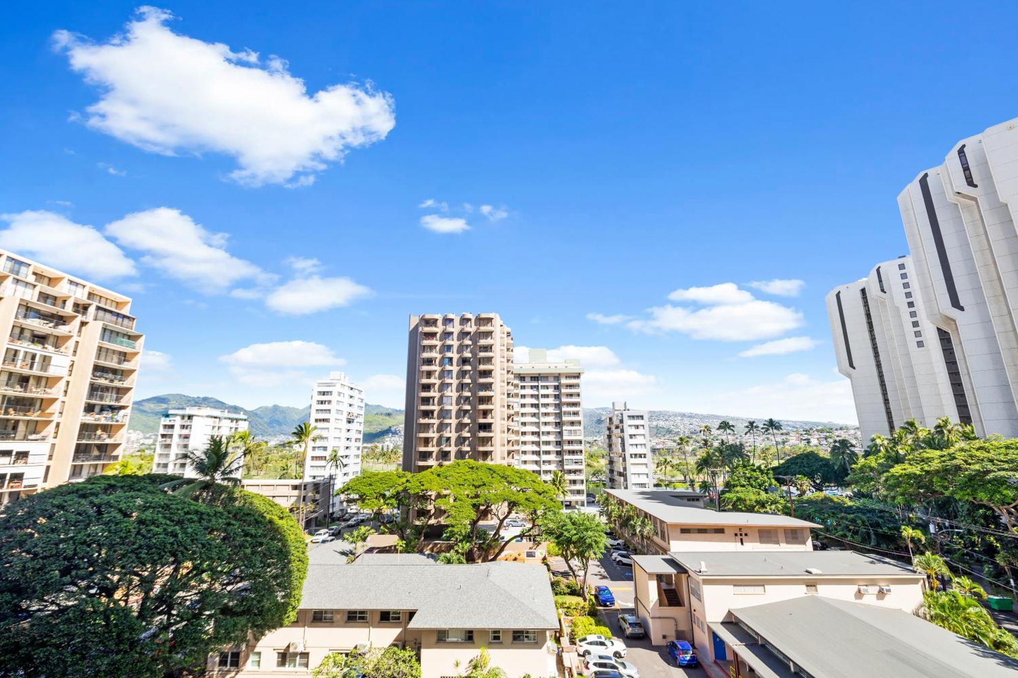 Cozy Waikiki Getaway, Stroll To Beach With Free Parking Гонолулу Экстерьер фото