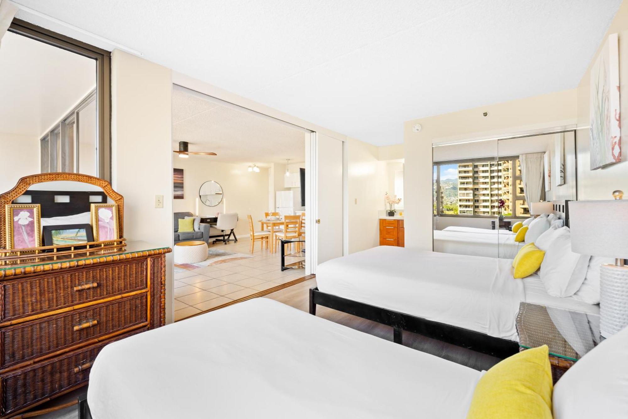 Cozy Waikiki Getaway, Stroll To Beach With Free Parking Гонолулу Экстерьер фото