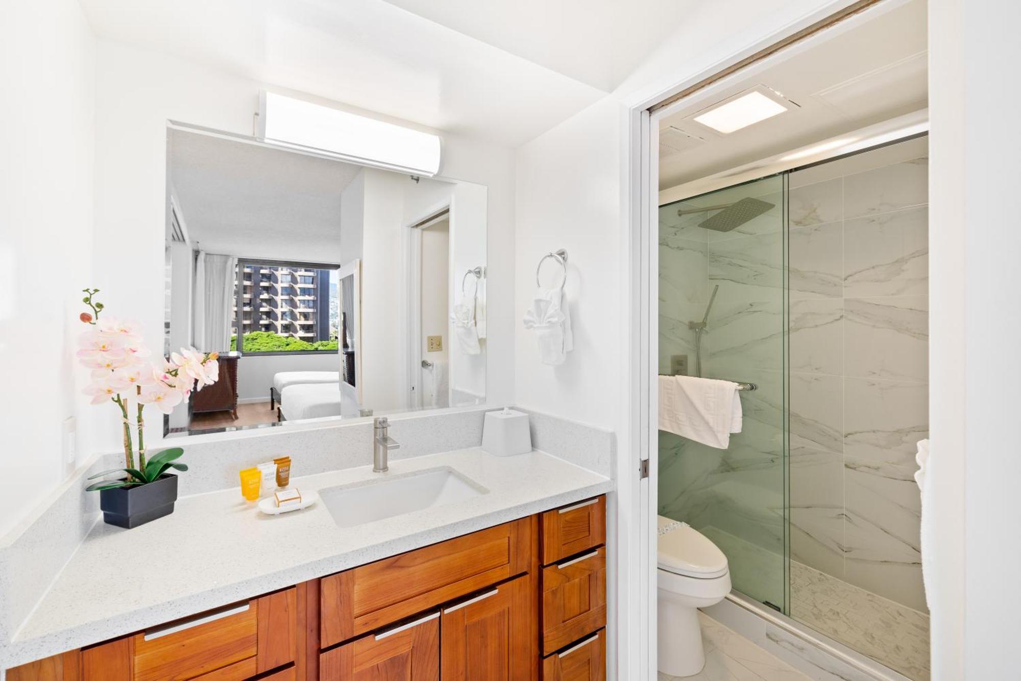 Cozy Waikiki Getaway, Stroll To Beach With Free Parking Гонолулу Экстерьер фото