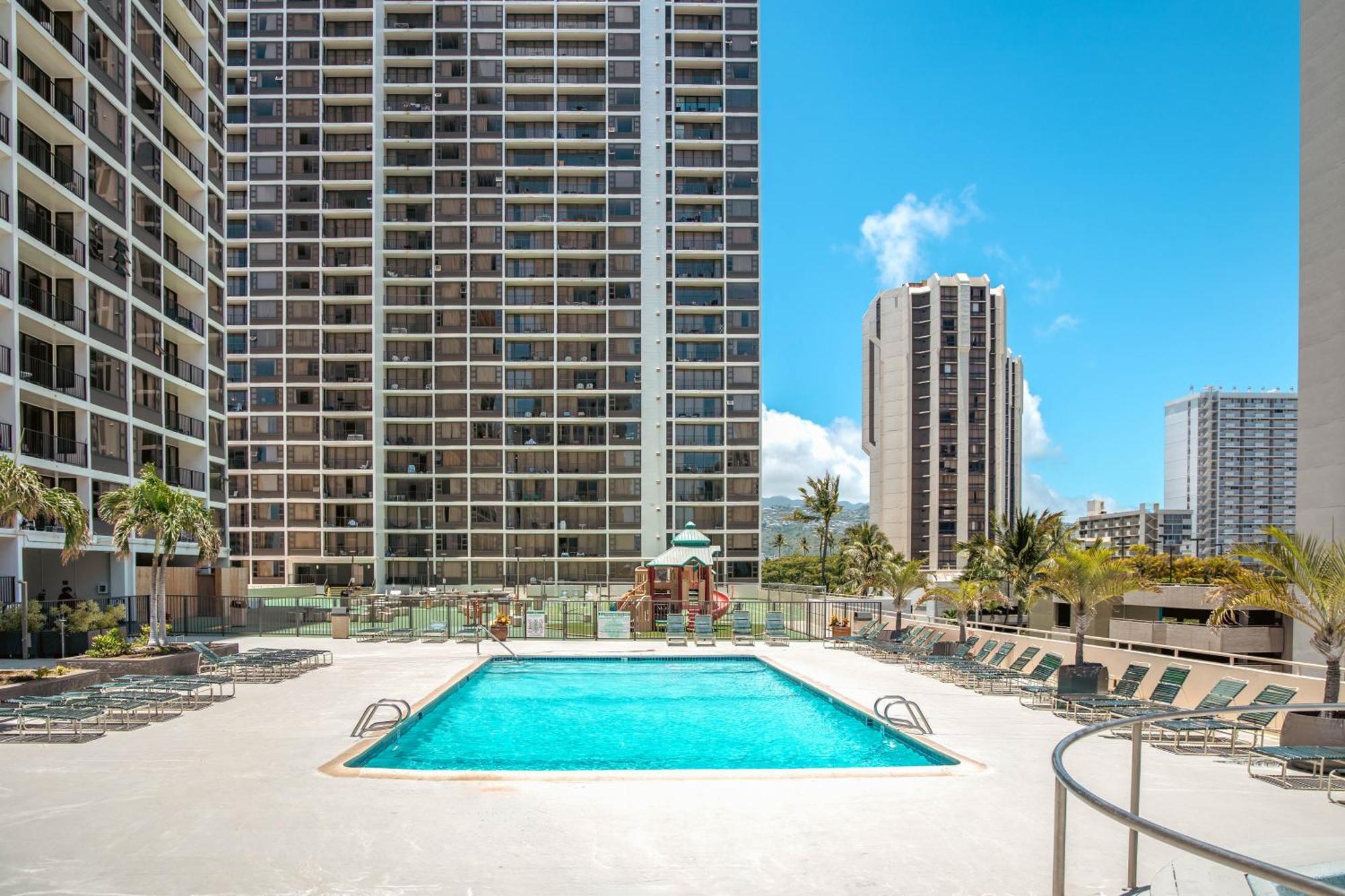 Cozy Waikiki Getaway, Stroll To Beach With Free Parking Гонолулу Экстерьер фото